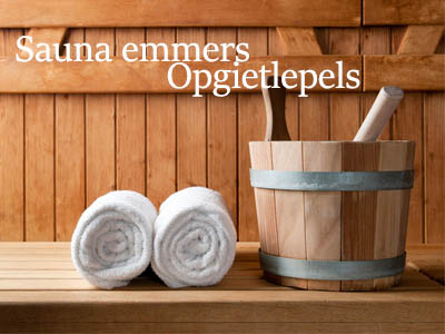 sauna emmer en opgiet lepel